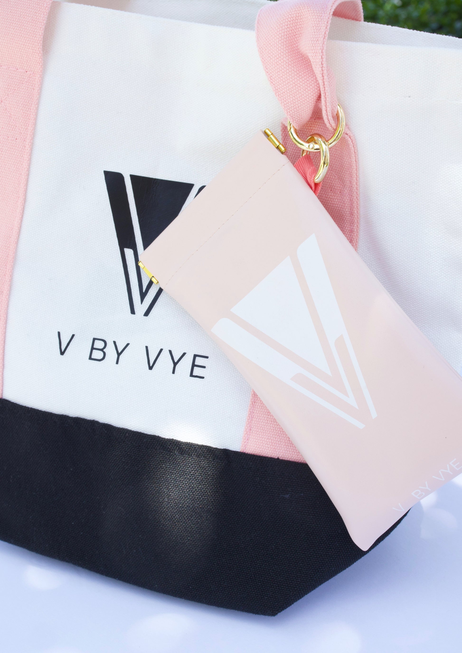 SUNGLASSES POUCH