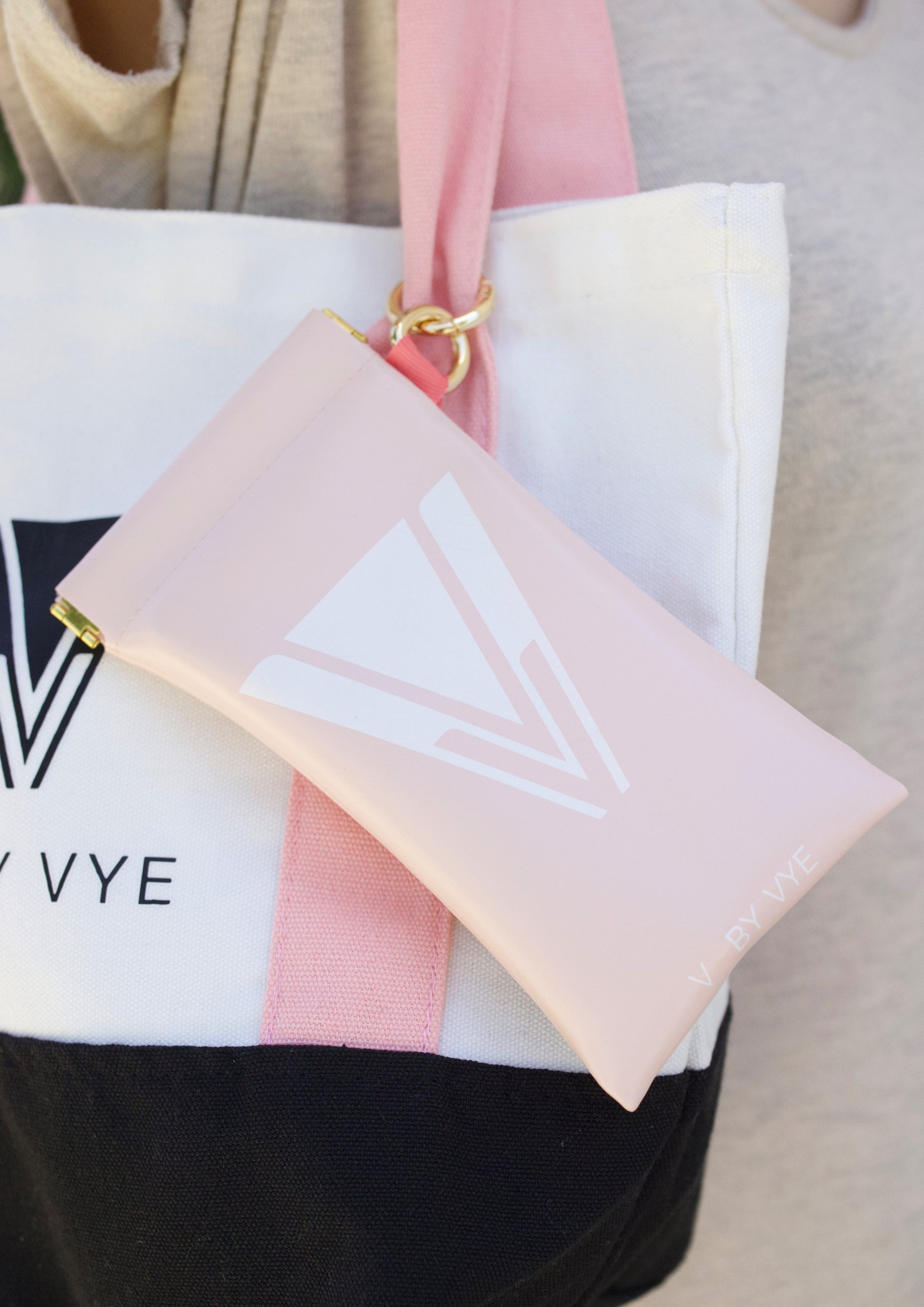 SUNGLASSES POUCH